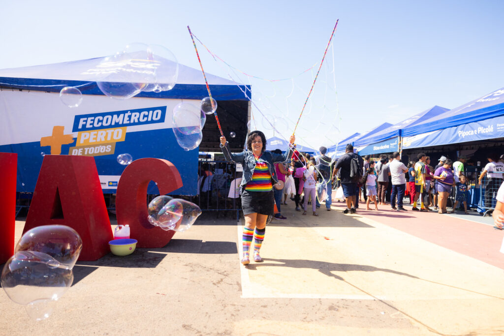 Caravana de serviços gratuitos Fecomércio Mais Perto de Todos estaciona em Vicente Pires