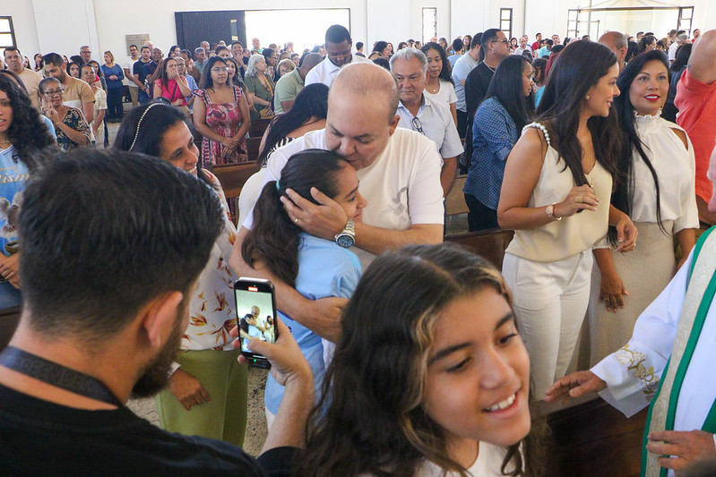 Ibaneis reforça apoio a organizações religiosas durante missa no Bandeirante