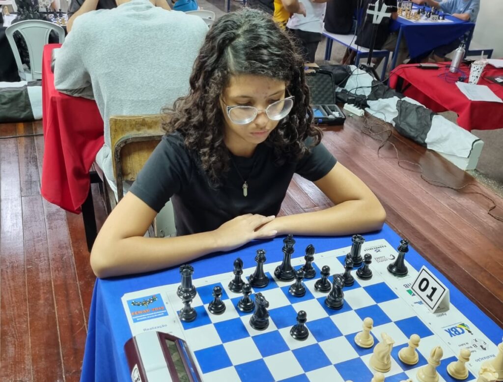 Jovens disputam Campeonato de Xadrez no Alameda Shopping neste sábado