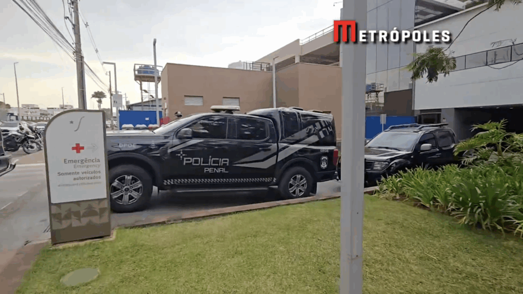 Bolsonaro é internado às pressas após crise de soluço, vômito e pressão baixa