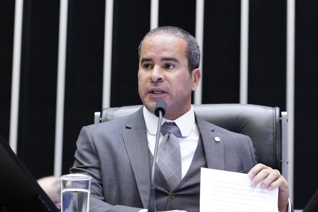 Fred Linhares propõe punição mais severa para omissão de socorro em casos de violência contra crianças e adolescentes