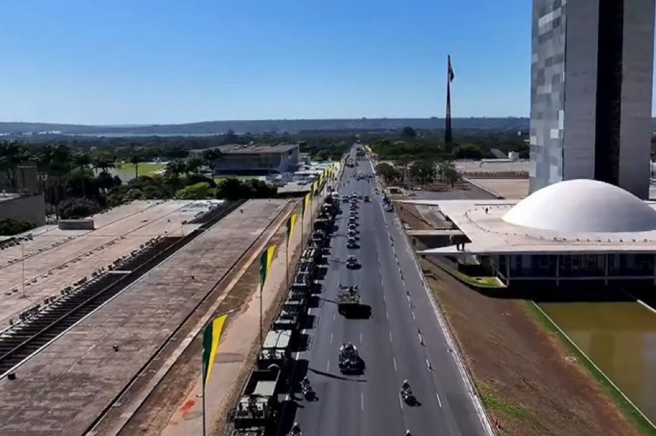 Desfile do 7 de Setembro em Brasília completamente esvaziado