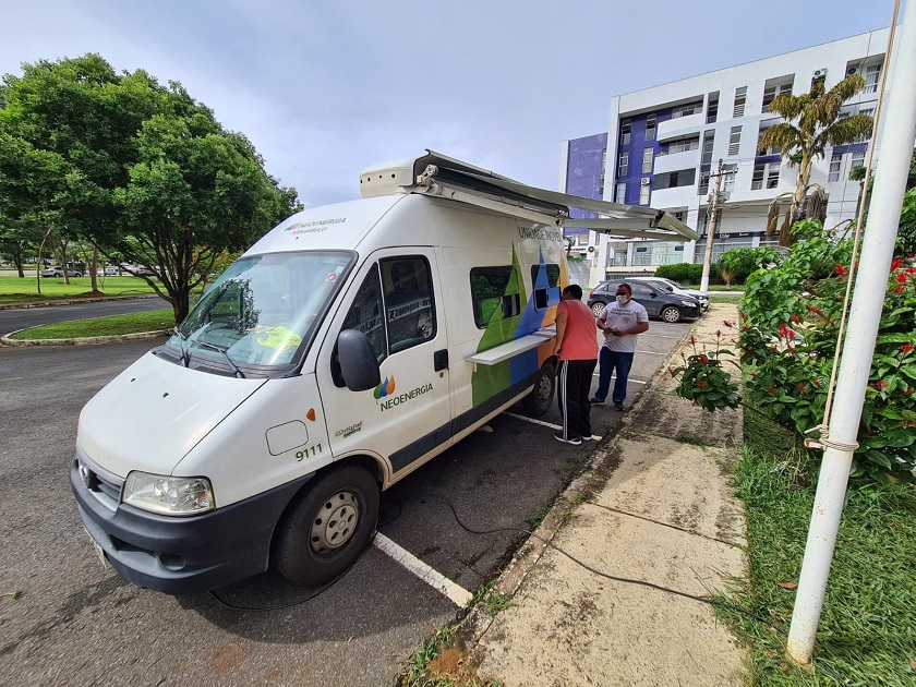 Neoenergia participa de ação social no Itapoã durante o programa GDF Mais Perto do Cidadão