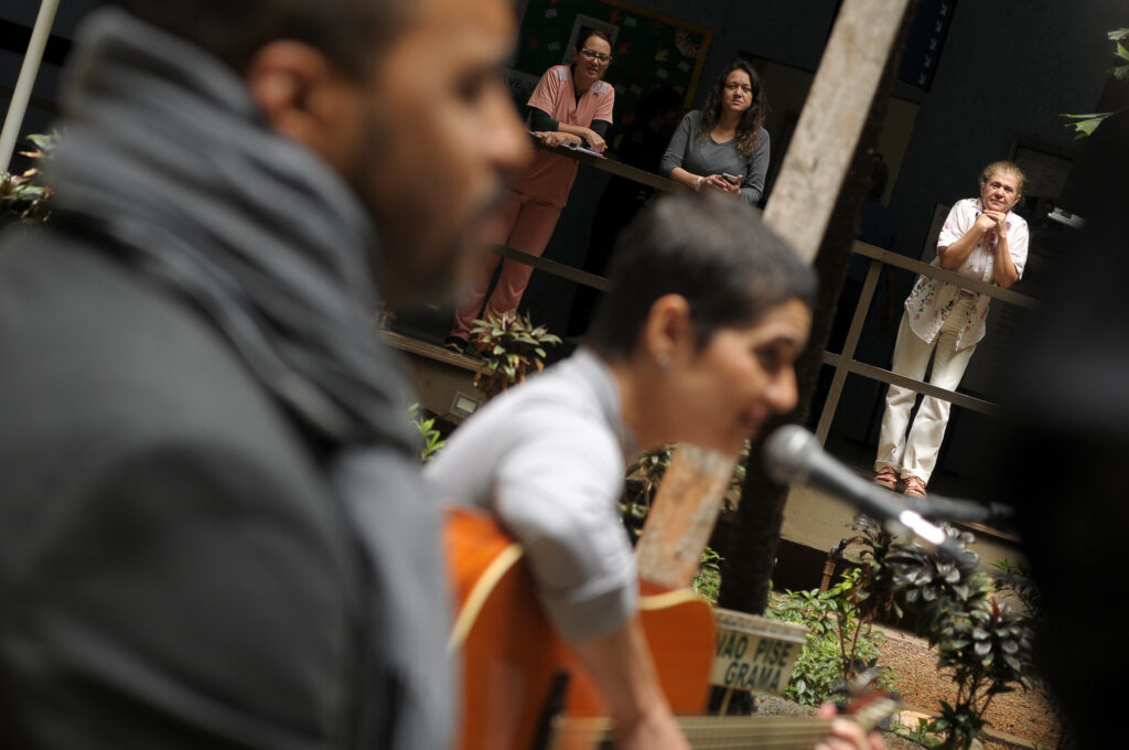 Projeto ​Música como Remédio retorna ao Hran e leva alegria a pacientes