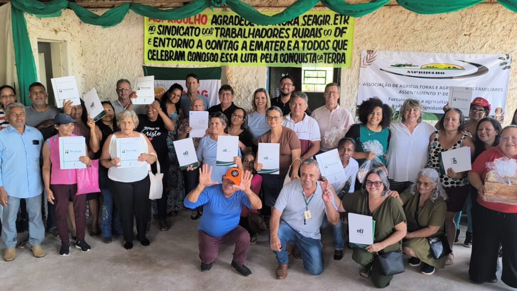 Produtores do Assentamento 1º de Julho recebem CDUs