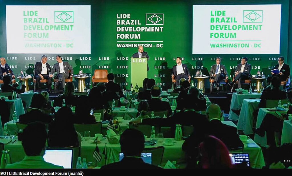 Ibaneis Rocha apresenta avanços do DF em saneamento durante evento nos EUA