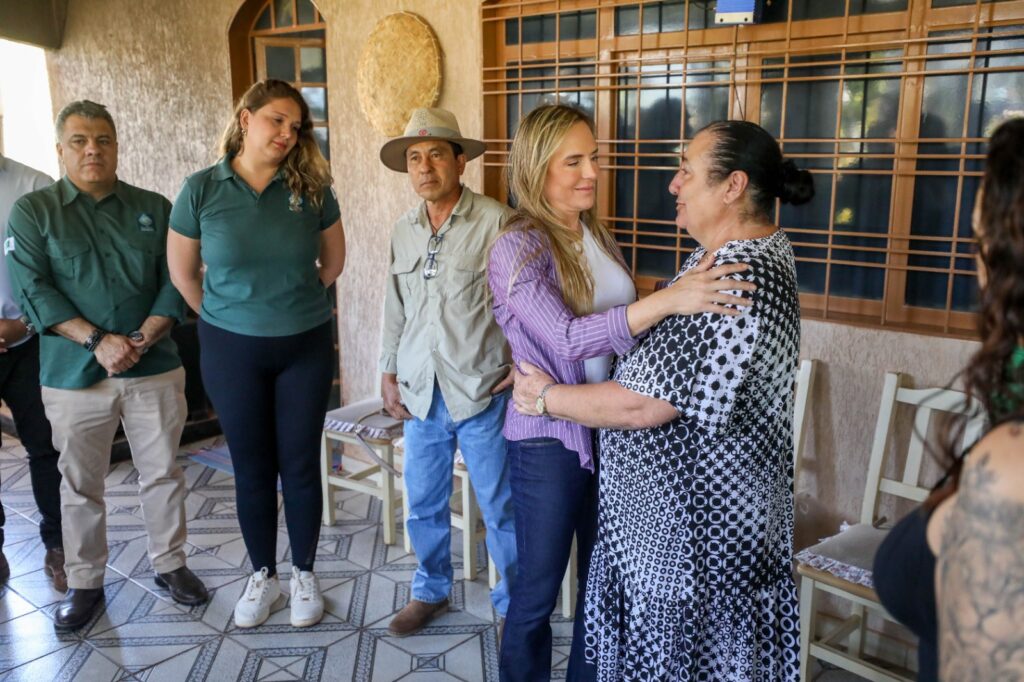 Celina Leão entrega licenças ambientais a produtores de Planaltina