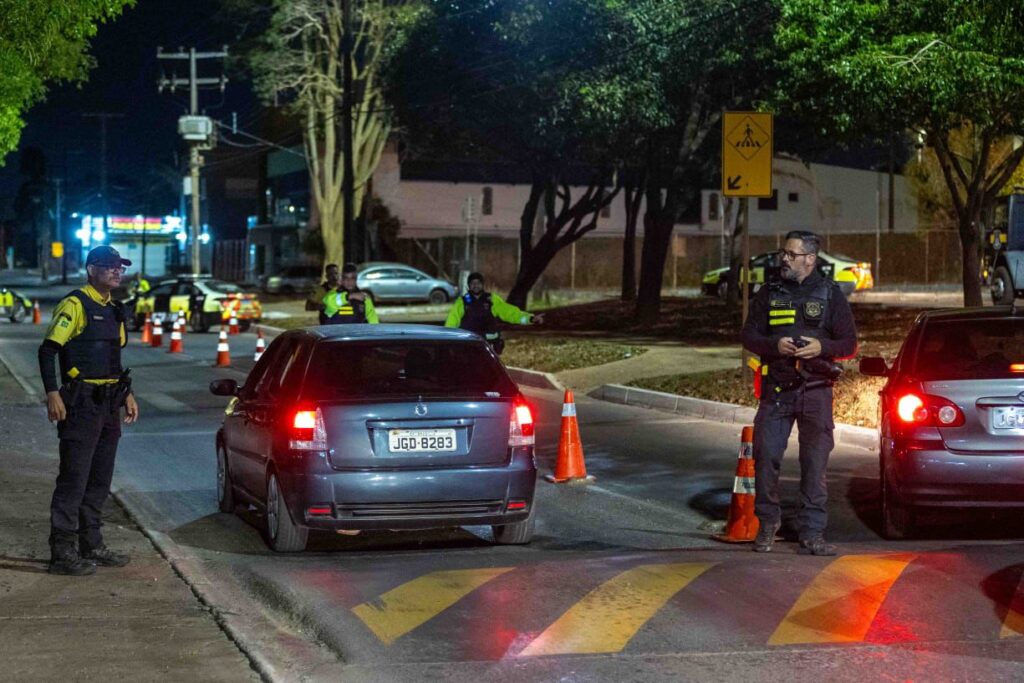 Fiscalização flagra 35 motoristas alcoolizados no fim de semana