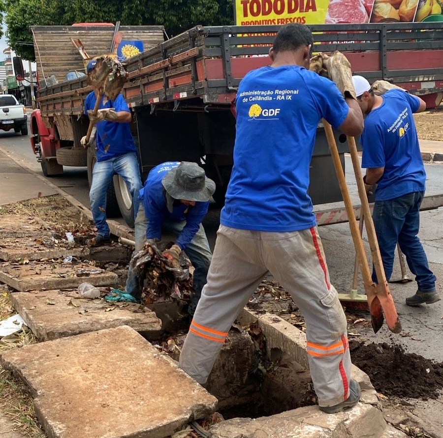 Ceilândia se prepara para as chuvas com mutirão de limpeza e desobstrução de bueiros