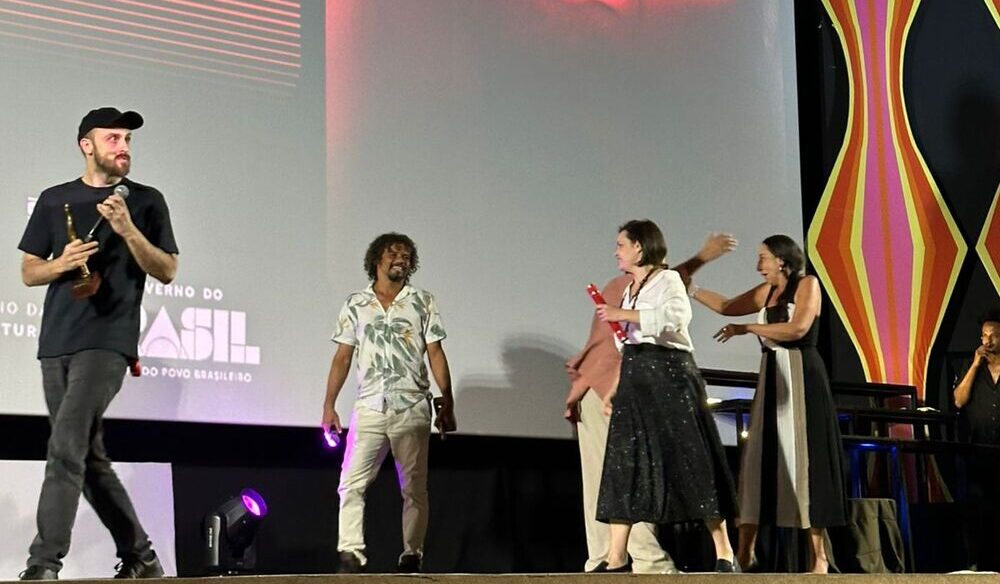 ‘Futuro Futuro’ vence o Troféu Candango de melhor longa no 58º Festival de Brasília