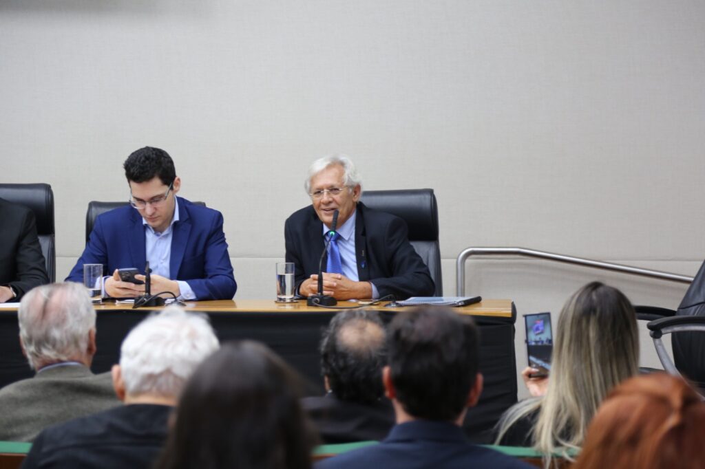 Raimundo Ribeiro é reconduzido ao cargo de diretor-presidente da Adasa