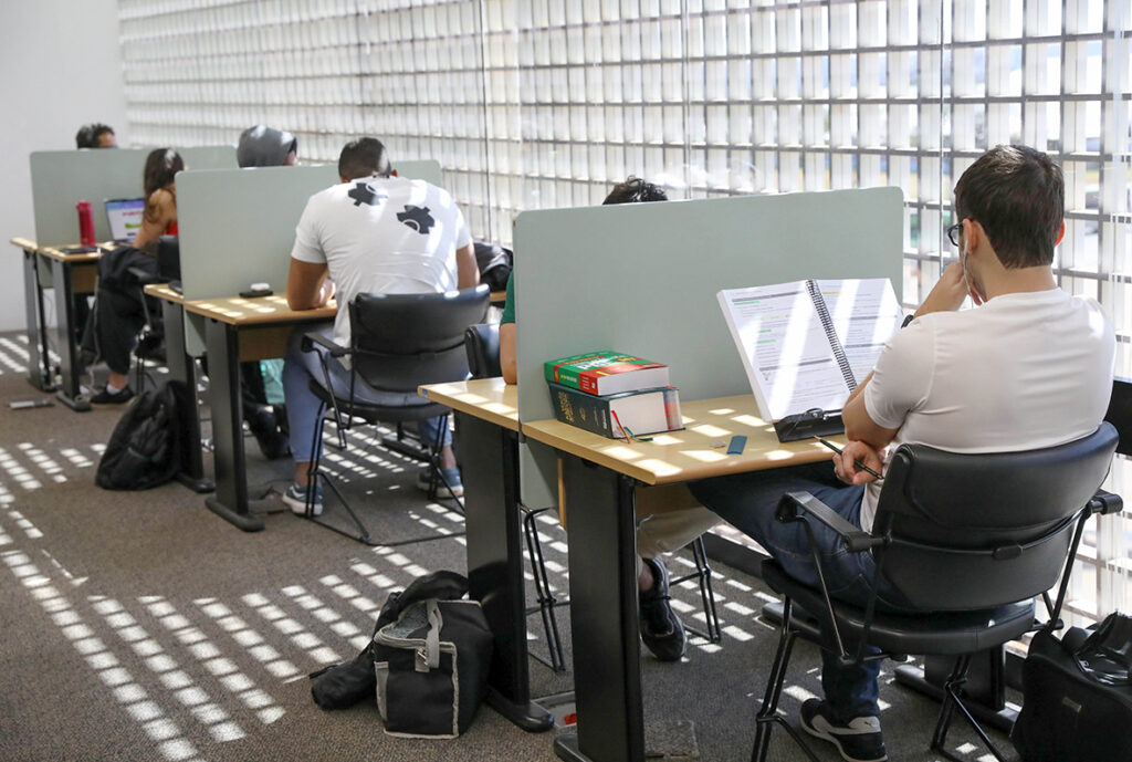 Bibliotecas e espaços culturais do DF registram aumento de público em 2025
