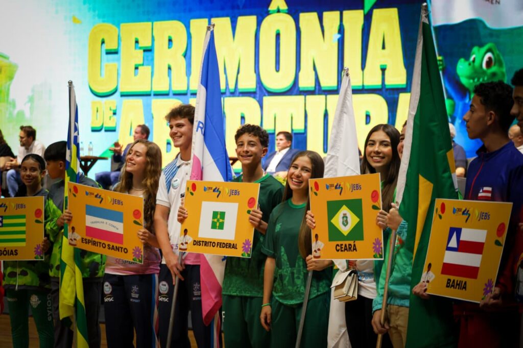 Atletas do DF participam da cerimônia de abertura dos Jogos Escolares