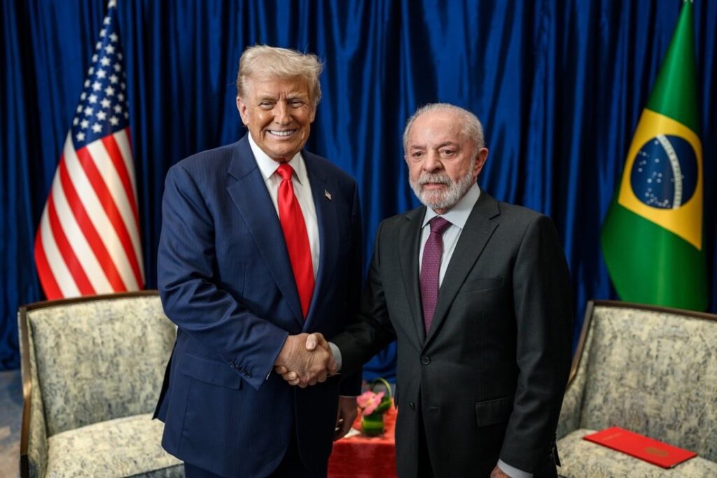 Flávio Bolsonaro acusa Lula de mentir sobre reunião com Trump