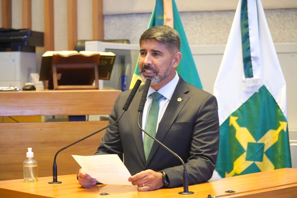 Roosevelt convoca sociedade a acompanhar a votação sobre instalação de câmeras nas escolas