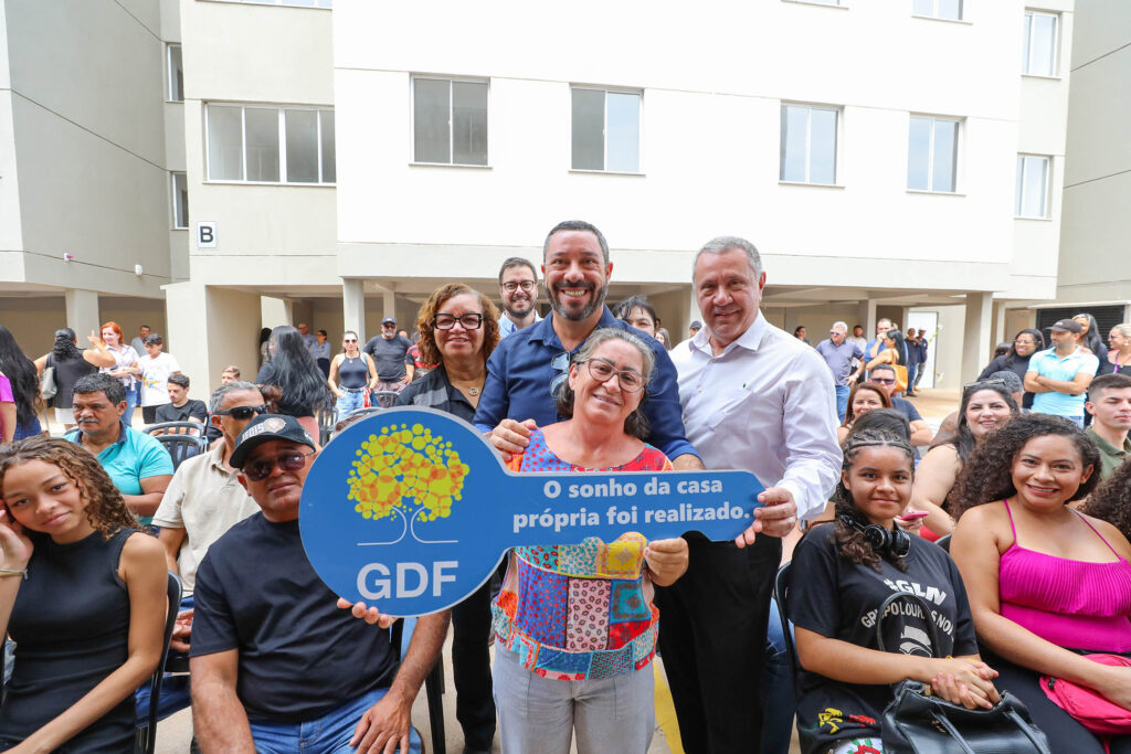 Governo do DF inaugura novo residencial no Riacho Fundo II