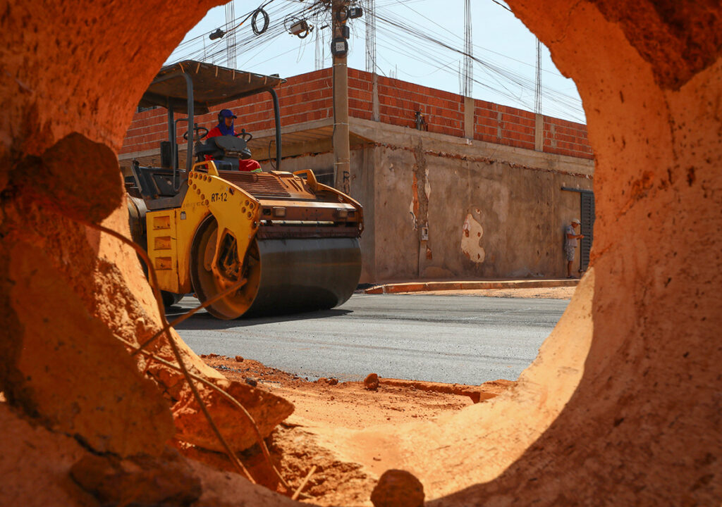 Ruas da Chácara 203 do Sol Nascente recebem pavimentação e rede de drenagem