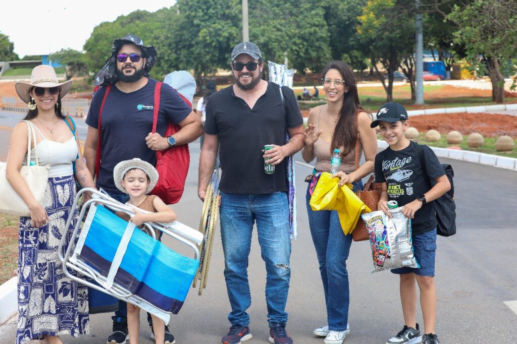 Famílias se entusiasmam com retorno do automobilismo a Brasília