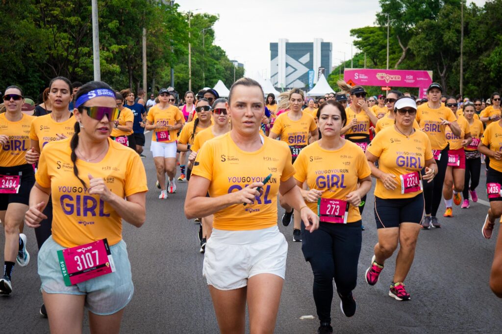 Corrida Girl Power reúne 6 mil mulheres no Eixão