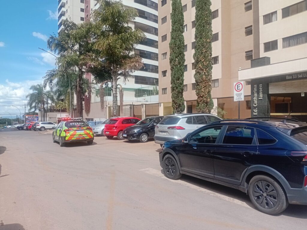 Operação do Detran fiscaliza estacionamento irregular em Águas Claras