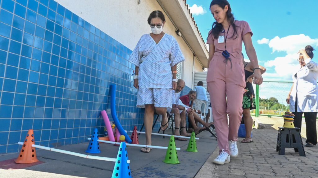 Fisioterapia ao ar livre melhora recuperação de pacientes na UPA de Brazlândia