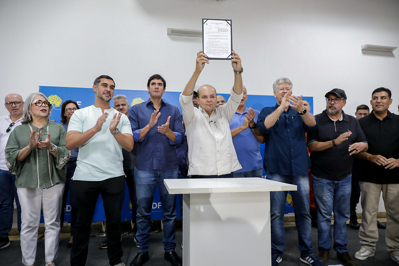 Ibaneis sanciona mudanças na Lei de Uso e Ocupação do Solo em Ceilândia