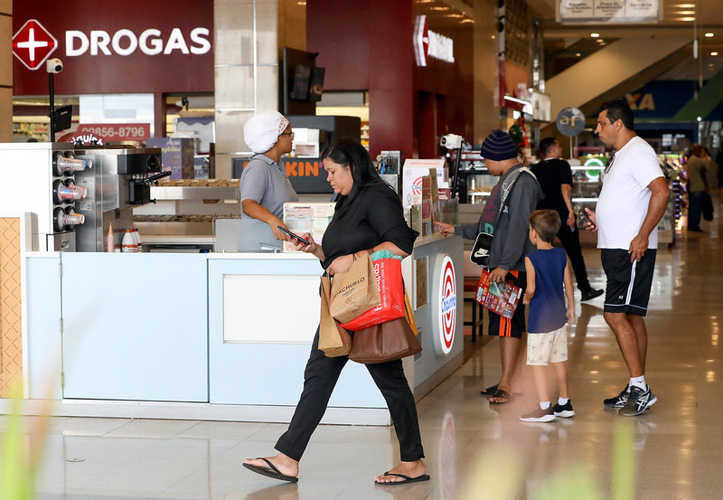 Procon-DF orienta consumidores na hora das compras de Natal