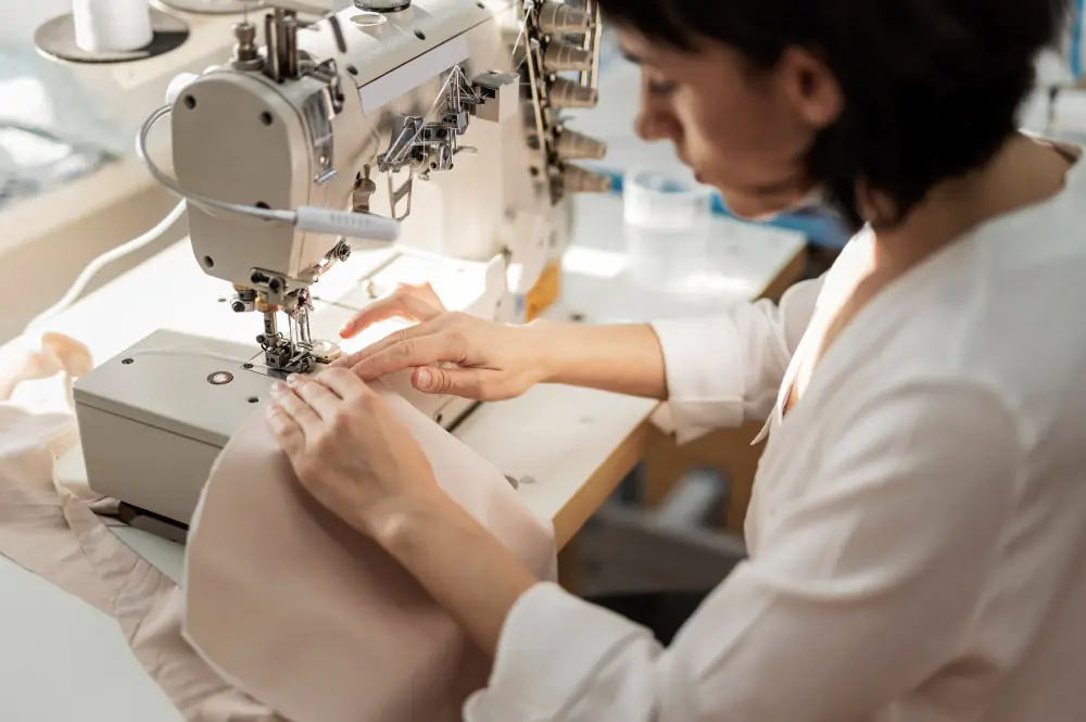 BRB capacita costureiras para confecção de uniformes escolares e fortalece a economia local no DF