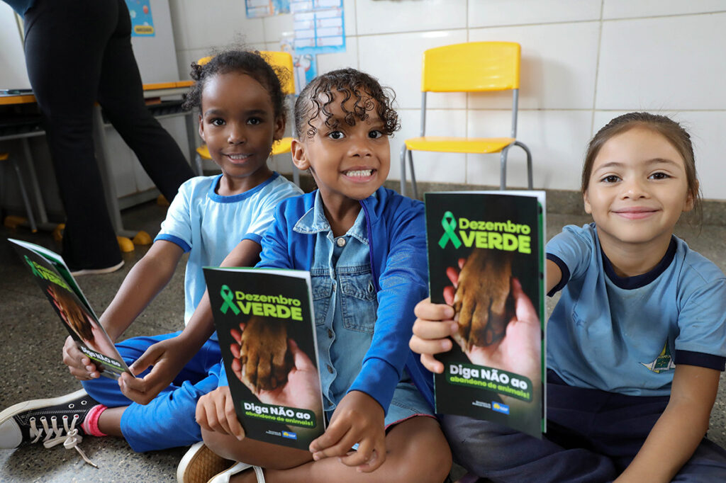 Dezembro Verde: GDF leva conscientização sobre abandono animal às escolas