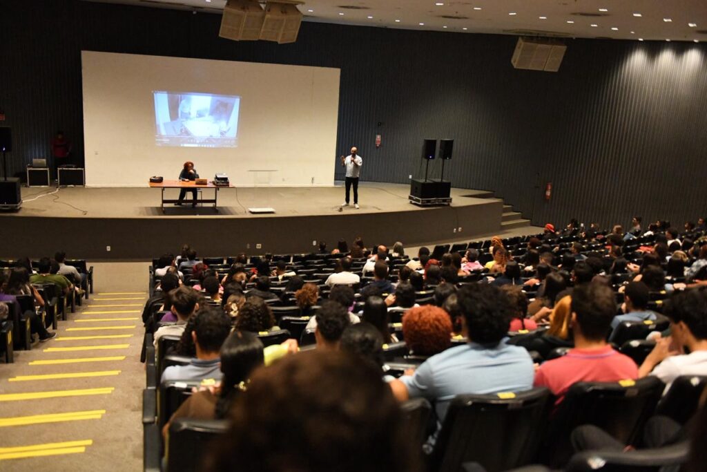 Letramento racial capacita estagiários do Transforma DF