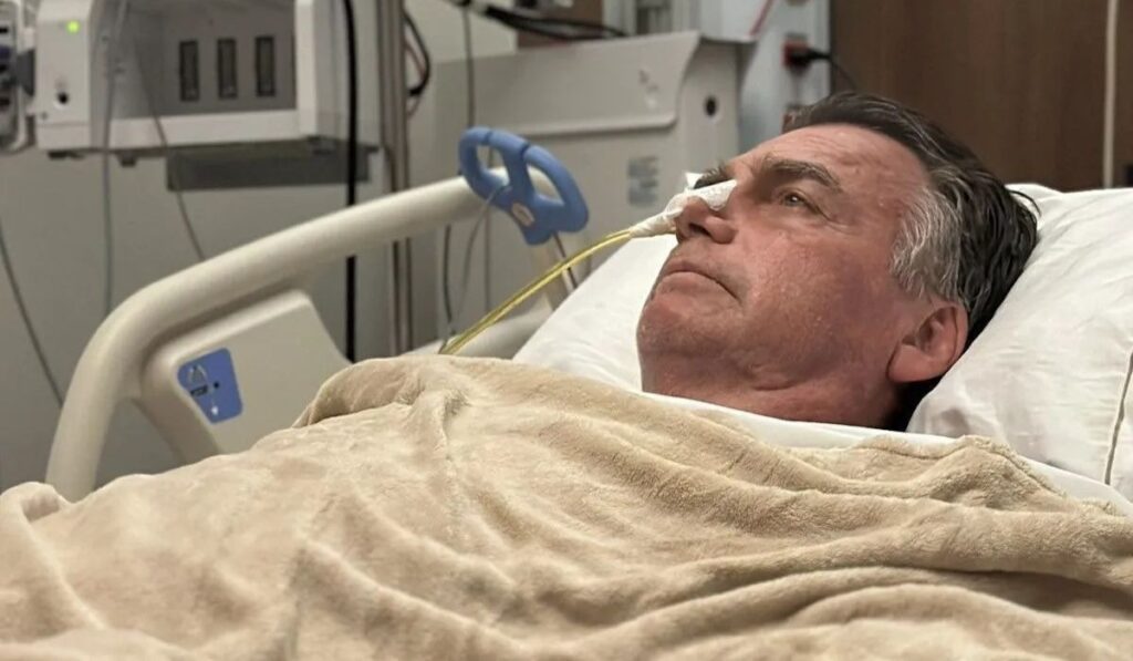 Jair Bolsonaro já está no quarto e cirurgia não teve intercorrências