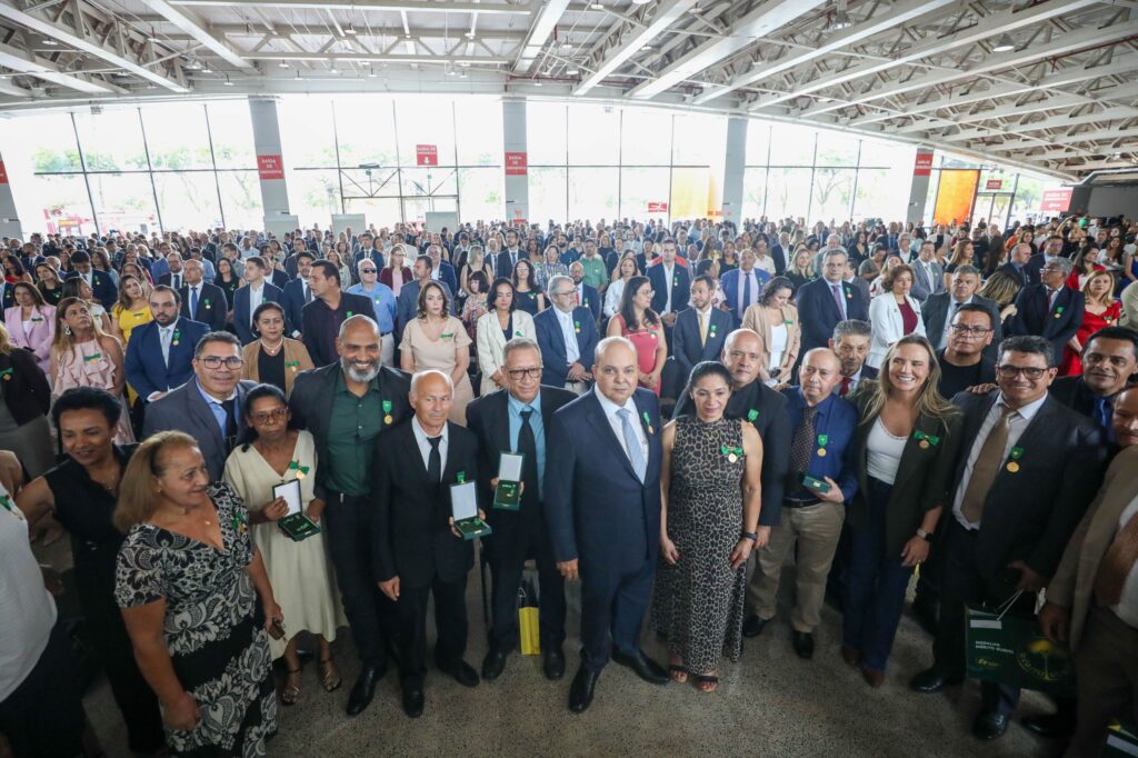 GDF homenageia 356 pessoas com a Medalha do Mérito Buriti