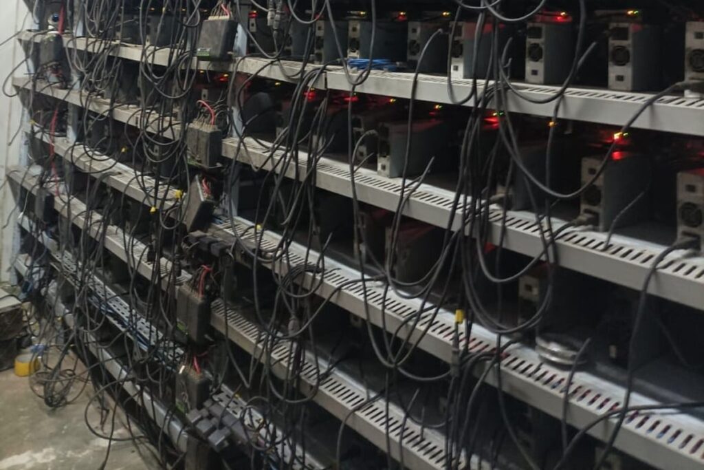 Mineradoras de criptomoedas são flagradas furtando energia no DF