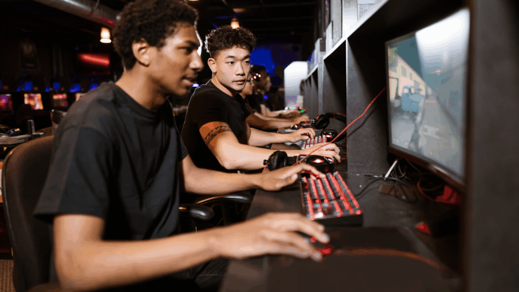 Projeto Code promove inclusão digital e formação tecnológica para jovens