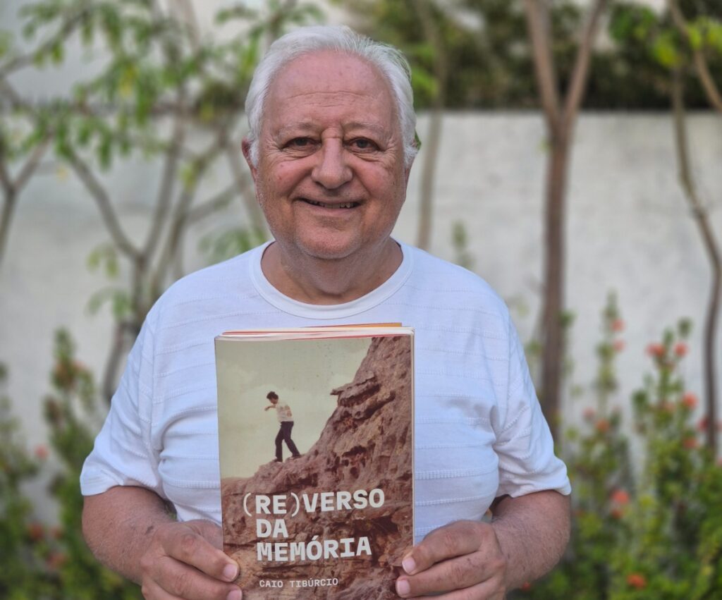Servidor do Tribunal de Contas do DF lança livro no Clube do Choro