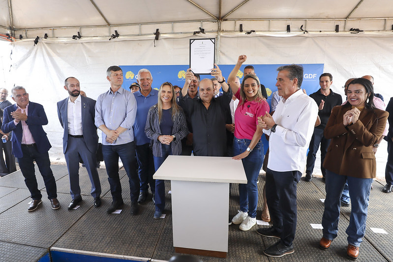 Ibaneis assina ordem de serviço para expansão do BRT Sul, em Santa Maria