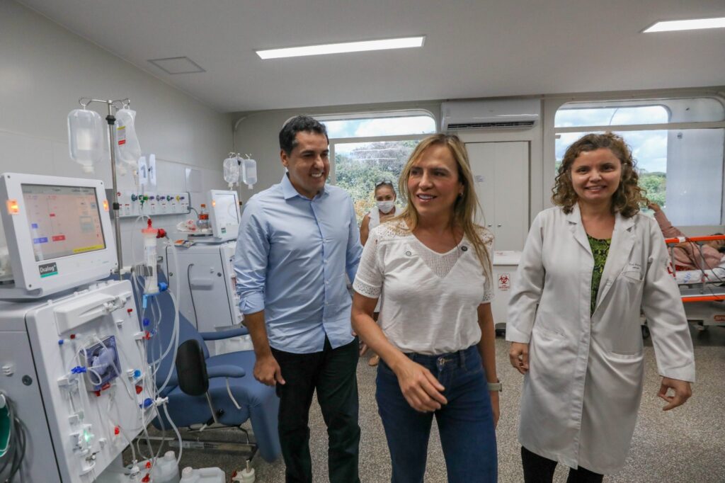 Celina Leão inaugura ala de nefrologia do HRT