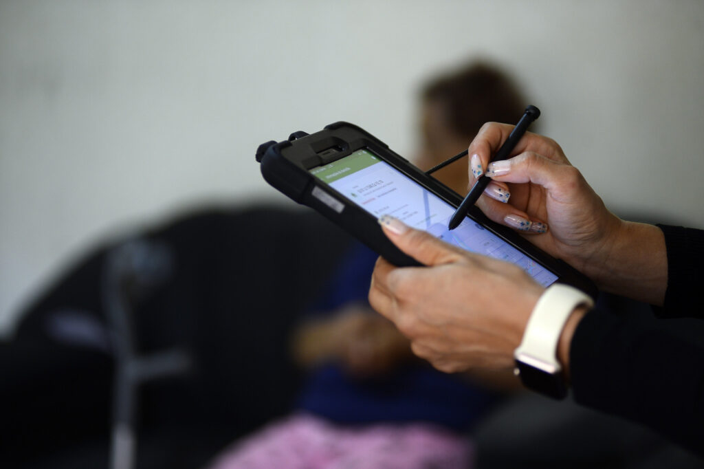 Tablets modernizam trabalho de agentes de saúde no DF