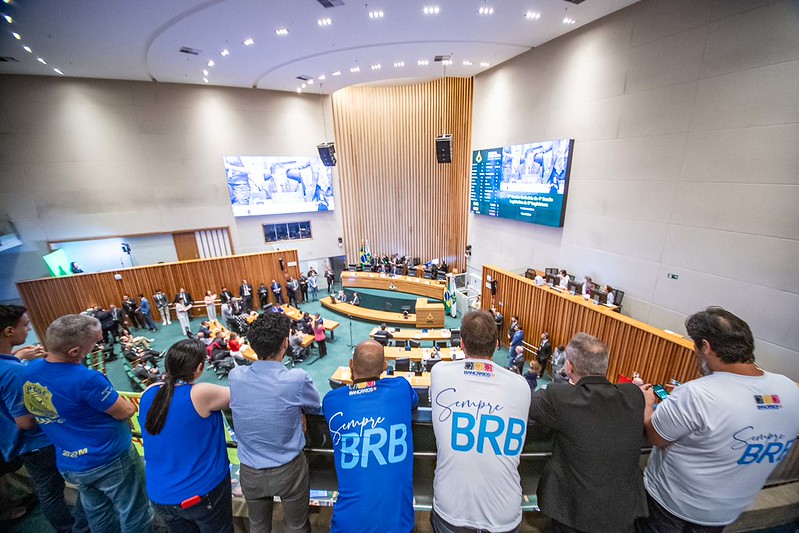 Vitória do DF: Funcionários do BRB lotam CLDF e derrotam oposição