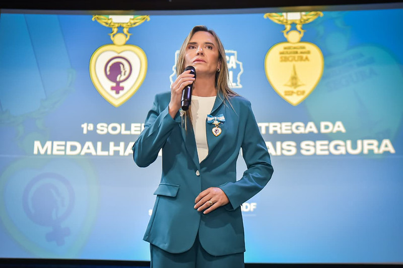 GDF entrega Medalha Mulher Mais Segura a cerca de 500 homenageados