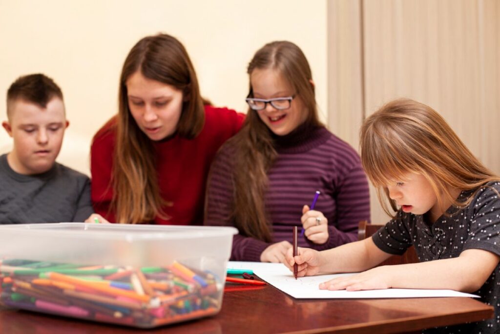 T21: Inclusão escolar exige mais do que presença em sala de aula