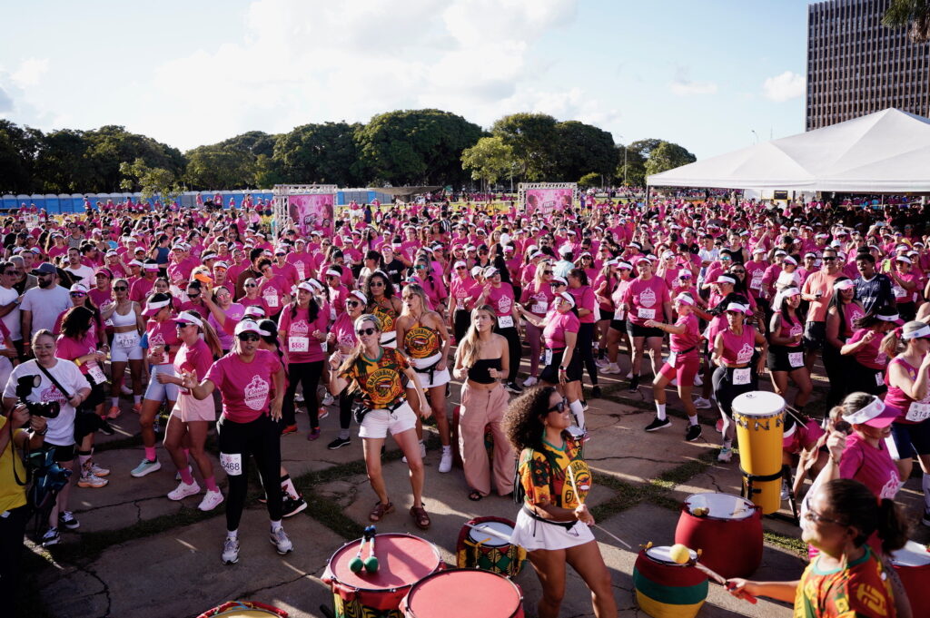 Corrida Circuito da Mulher reúne mais de 8,7 mil mulheres em Brasília