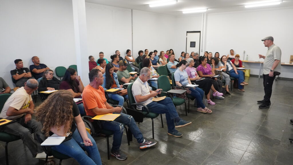 Emater-DF capacita produtores em gestão do negócio rural