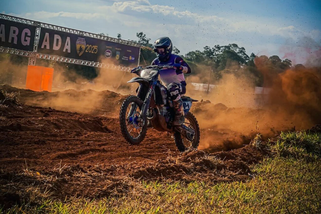 Sol Nascente recebe etapa do Brasiliense de Motocross