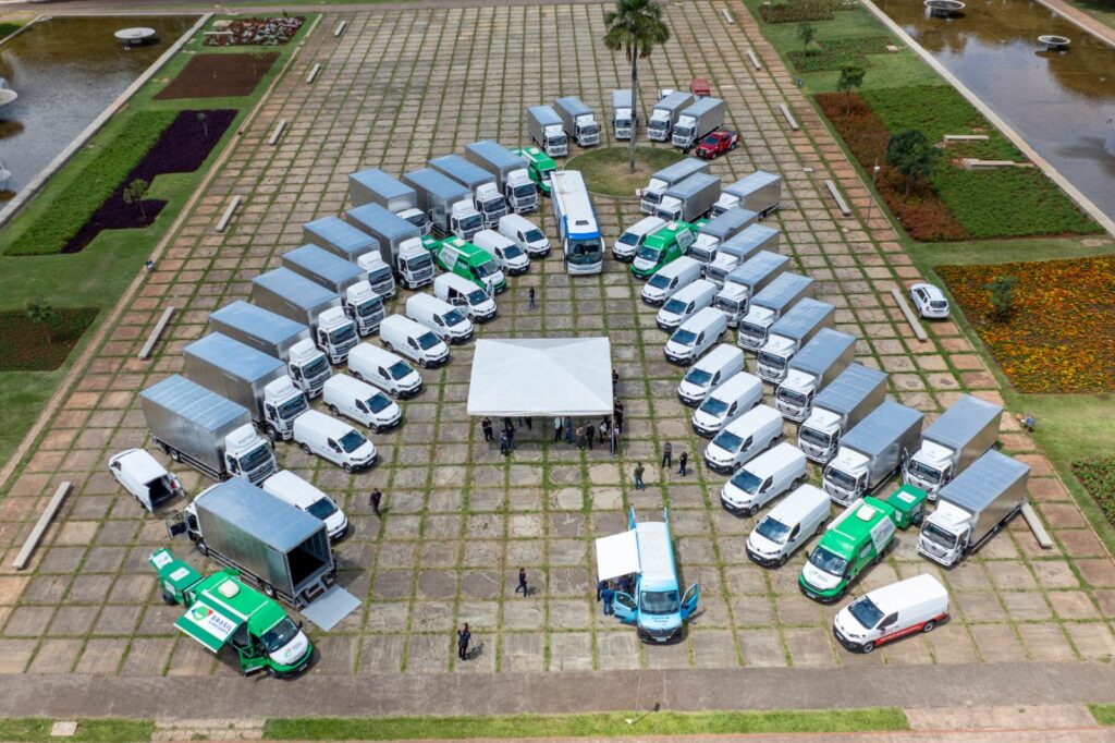 GDF entrega 56 novos veículos para reforçar saúde pública