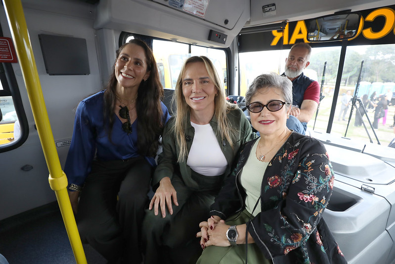 Celina entrega 12 novos ônibus escolares para alunos de Planaltina