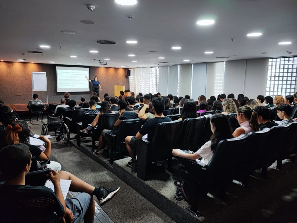 Biblioteca Nacional oferece aulões preparatórios para vestibular 60+ da UnB