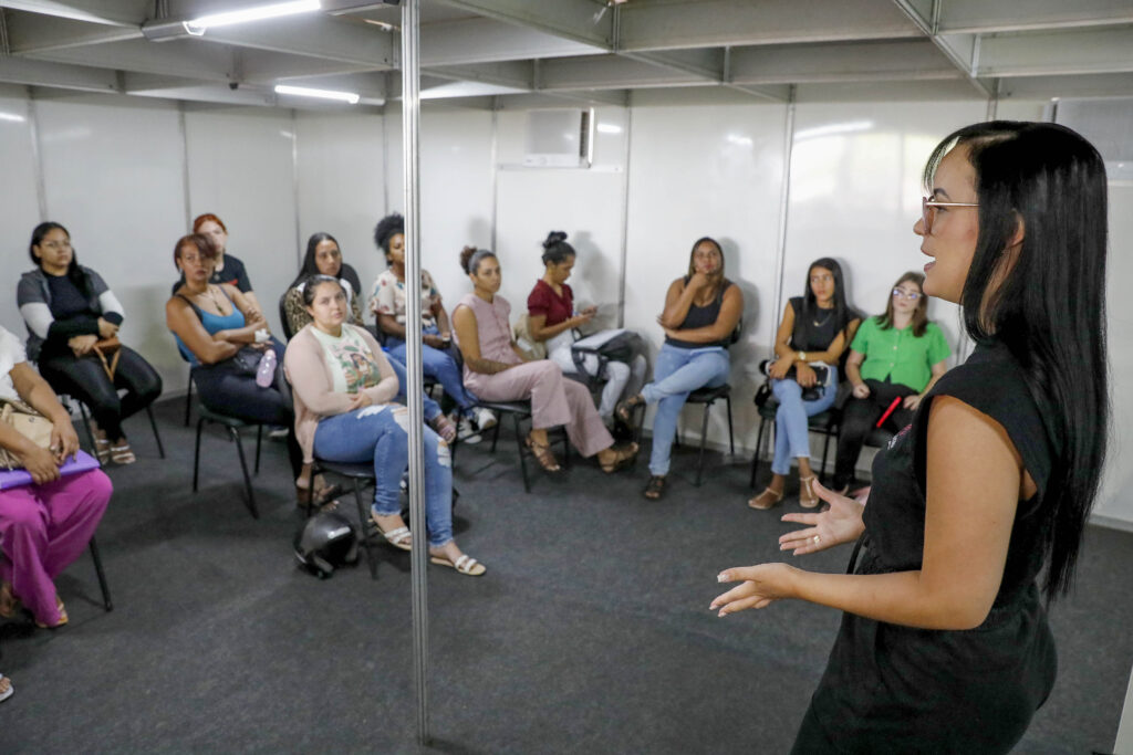 Centros de referência da mulher brasileira abrem 240 vagas
