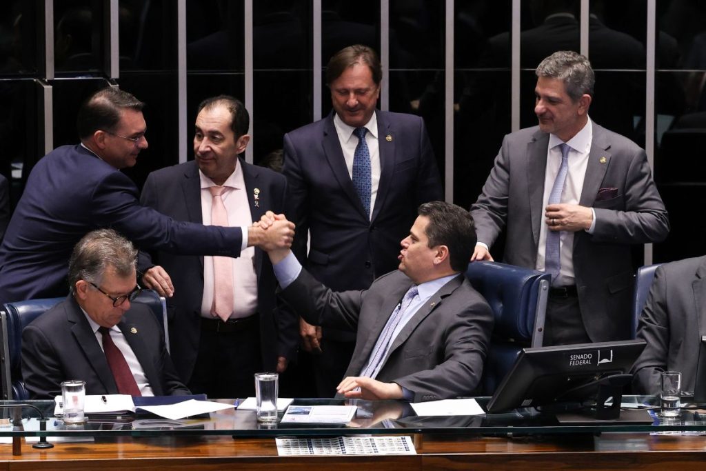 Congresso derruba veto de Lula e traz alívio para presos políticos