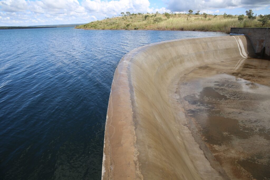 Barragem de Santa Maria volta a transbordar após quatro anos